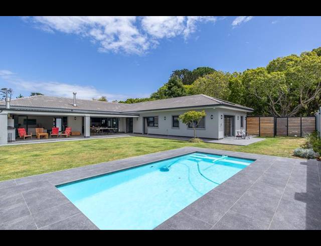 4 BEDROOM PROPERTY TO RENT IN CONSTANTIA